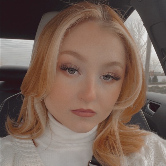 Meet your Posher, Eva - Picture 1 of 1